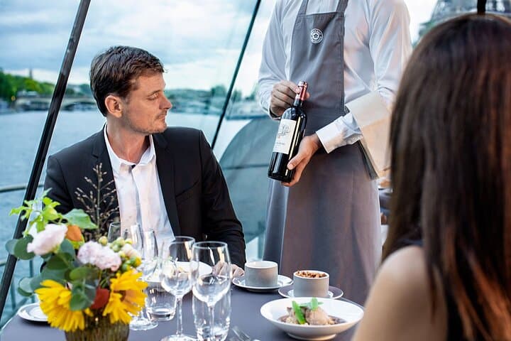 Early evening Dinner Cruise with drinks by Bateaux Parisiens