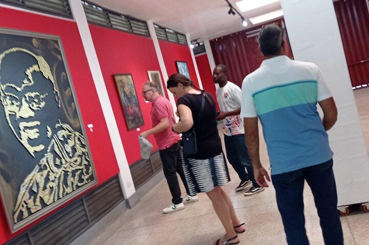 アクラ探検:文化を求める人のための 1 日プライベート市内ツアー