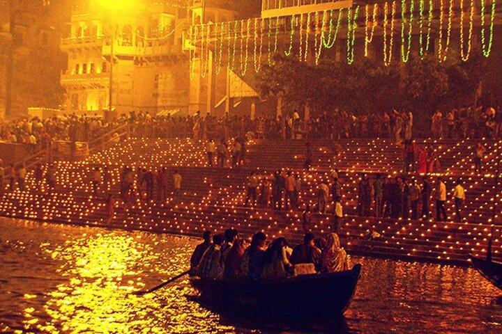 カーシー寺院ツアー-ヴァーラーナシーを巡るスピリチュアルな旅