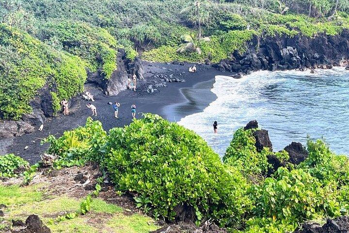Estrada para Hana Black Sand Beach Cachoeiras e passeio de tartarugas