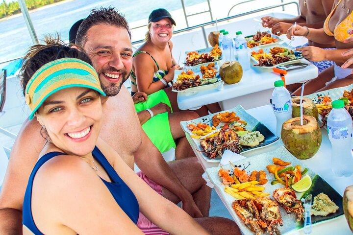 Snorkeling e nuoto in una crociera ai Caraibi con i catamarani Sharky