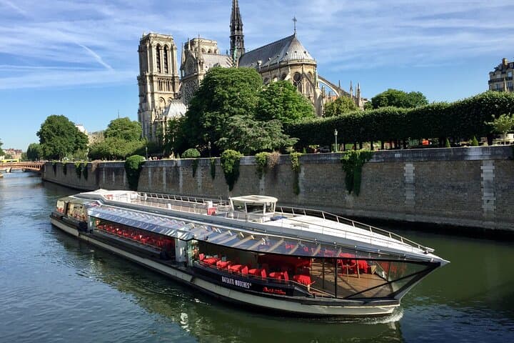 Bateaux Mouches® Lunch Cruise on the Seine River in Paris