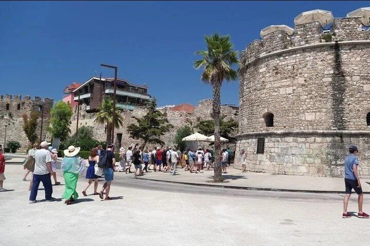 Private Tagestour von Tirana : Durres, Ardenica & Weinprobe