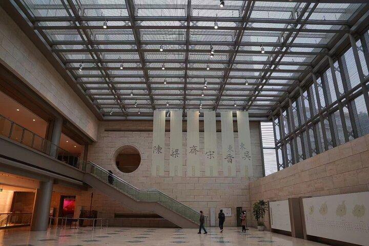 東洋メトロポリタン美術館と七賢山へのプライベート南京日帰りツアー