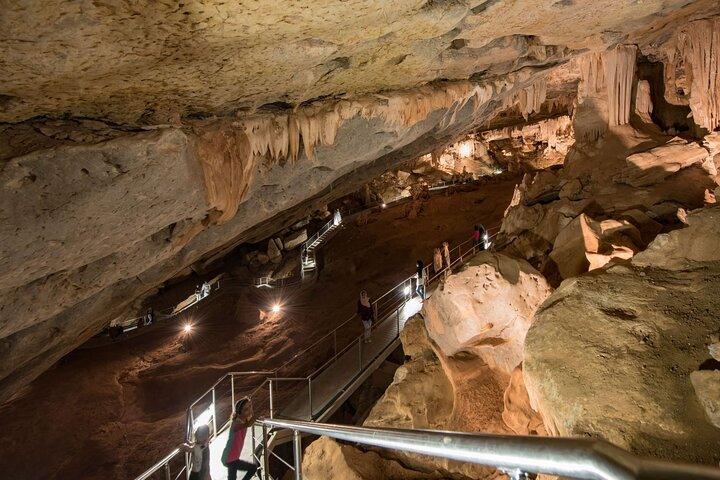 Esplora la grotta di Al Hoota, Misfat Al Abriyeen e Bait Al Safa | Viaggio di 4 ore