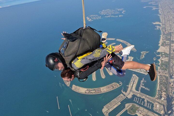 Sky Dive Dubai Palm oder Desert Zone mit Transferoptionen