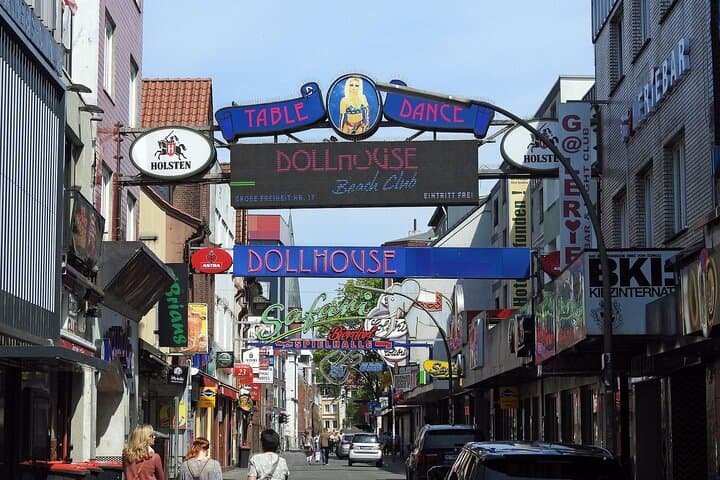 Hamburg St. Pauli (18+) Private Walking Tour with a Professional Guide