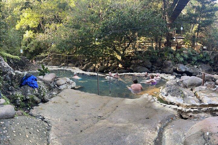ピックアップ付きプライベートツアー滝と火山温泉