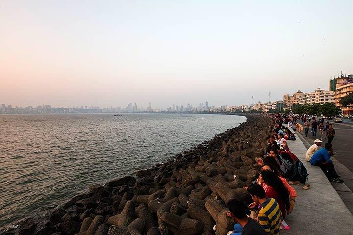 Dharavi Slum DhobighatとDabbawallaのプライベートシティツアー