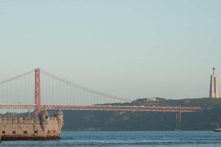 Half-Day Private History and Fun Guided Tour in Lisbon with Pick Up