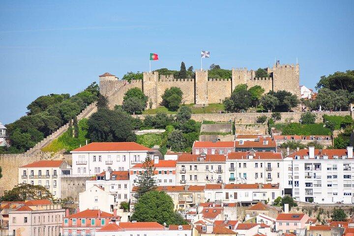 Half-Day Private History and Fun Guided Tour in Lisbon with Pick Up