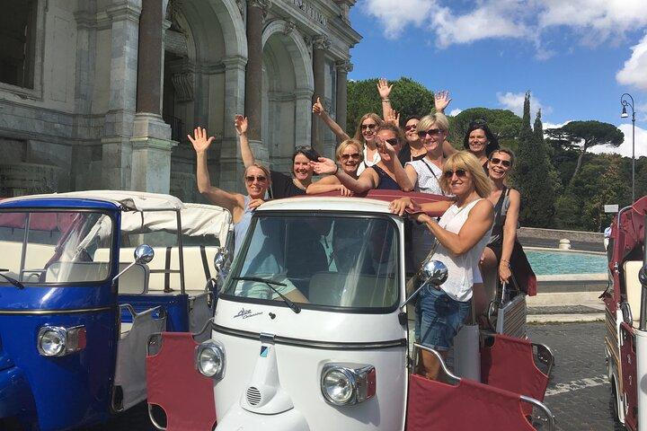 Tour di James Bond a bordo dell'Ape Calessino