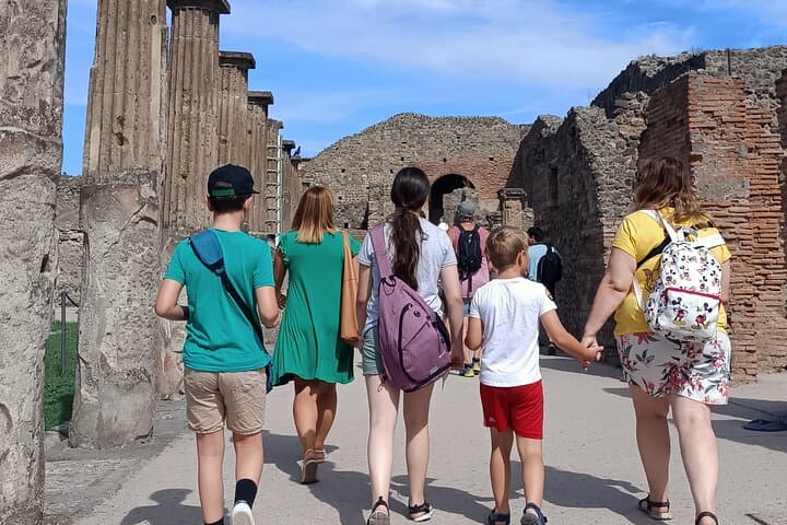 Private Full-Day Pompeii and Vesuvius Volcano Tour for Families
