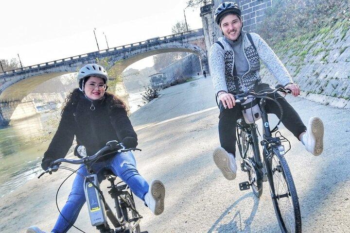 Tour en e-Bike para grupos pequeños de Roma : Villa Borghese, Villa Ada & Coppedè