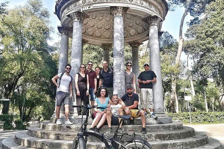 Tour en e-Bike para grupos pequeños de Roma : Villa Borghese, Villa Ada & Coppedè