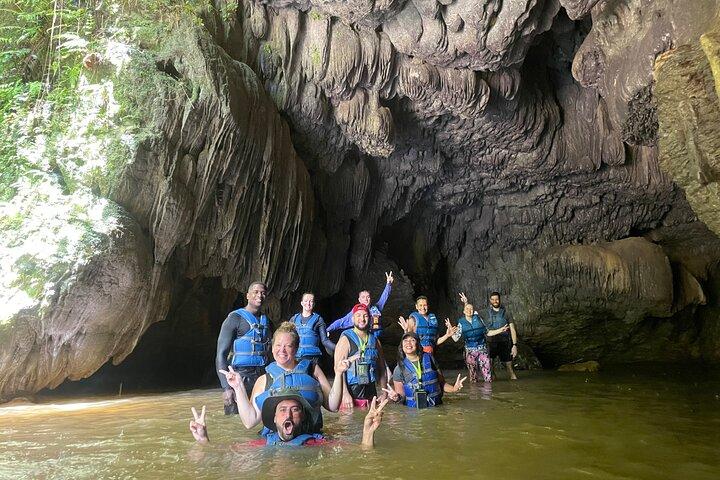 Cavernas do Rio Arenales, Cataratas e Floresta Tropical