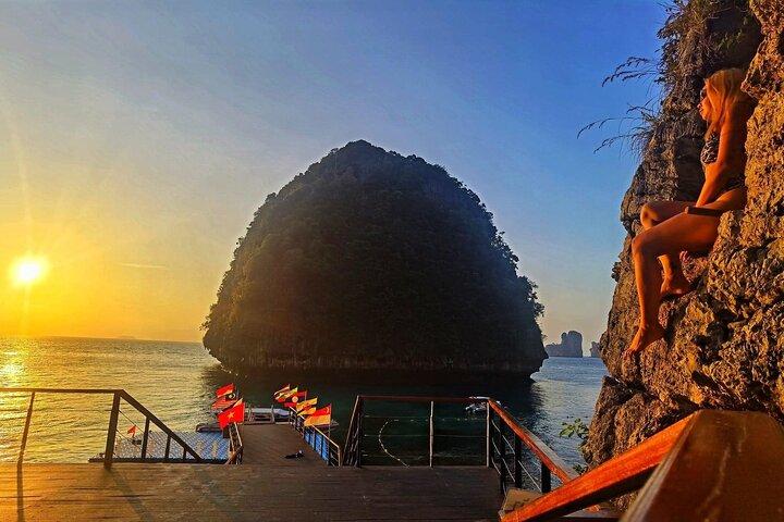 Snorkeling al tramonto e plancton in motoscafo da Phi Phi Don