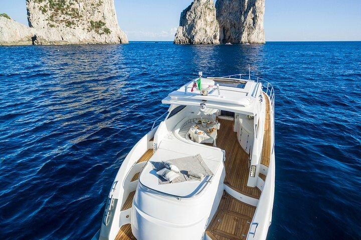 Yacht privato per Ischia e Procida da Sorrento o Positano