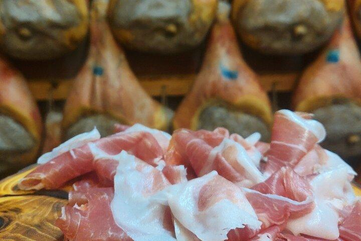 Atrás das Escenas em Prosciutto di Parma Tour & Degustação