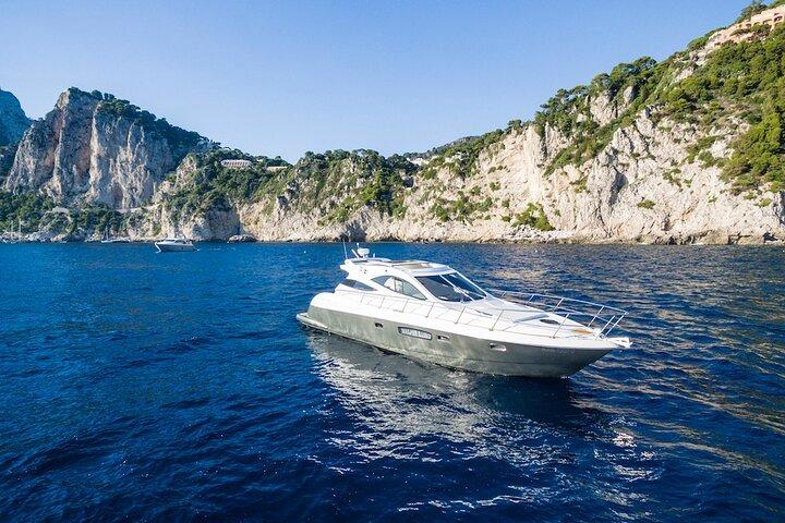 Yacht privato per Ischia e Procida da Sorrento o Positano