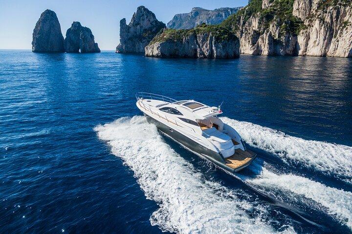 Yacht privato per Ischia e Procida da Sorrento o Positano