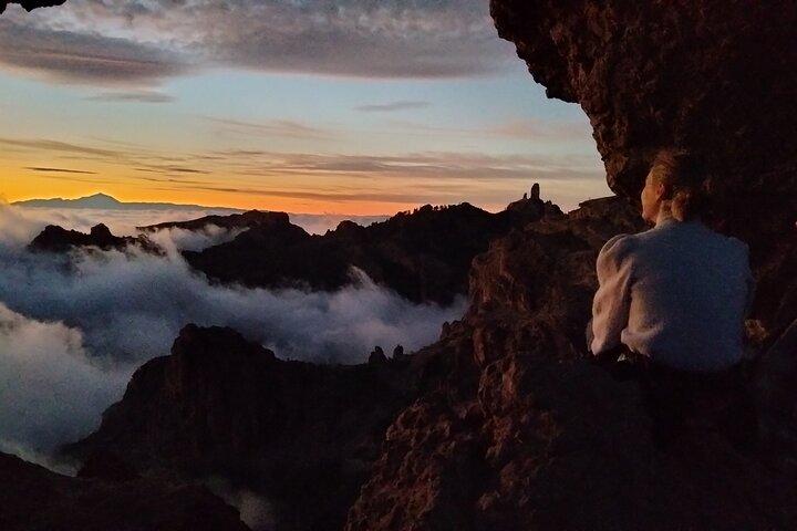 Zonsondergang wandelen en sterrenkijken ervaring in Roque Nublo Mountains