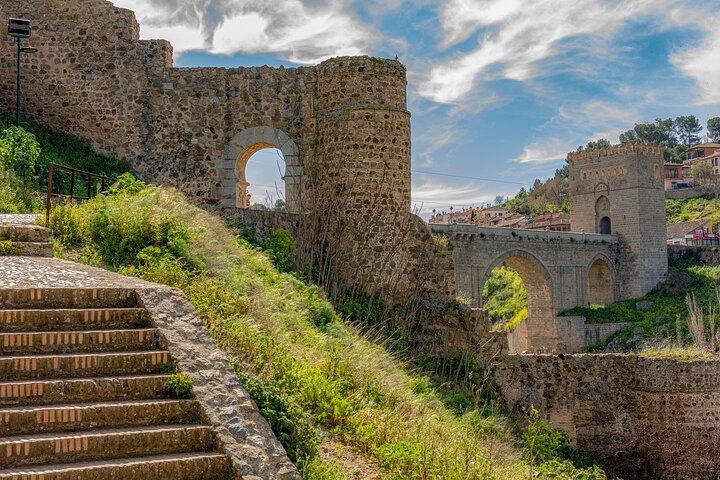 Desde Madrid: Tour Privado Oficial a Toledo & Segovia