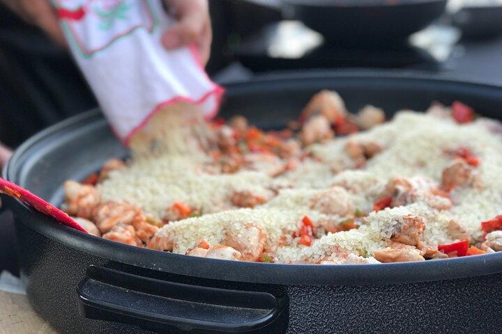 Sevilla : Paellaklas op het dak van een kleine groep met Sangria Pairing