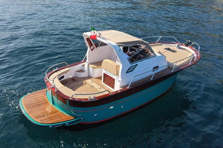 Tour privato in barca di un giorno al Golfo di Napoli: Ischia & Procida