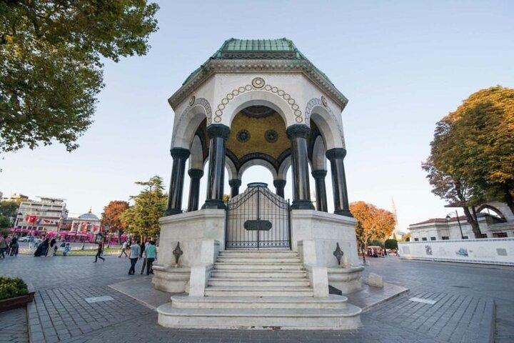 Istanbul Culinary Tour: Private Guide & Seafood Focus