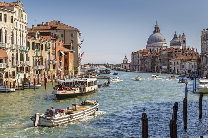 Private Transfer from Milan to Venice with a 2h Stop in Verona