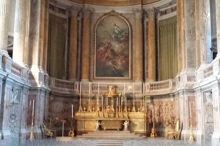 5-Hour Royal Palace of Caserta Private Guided Tour by Train from Naples
