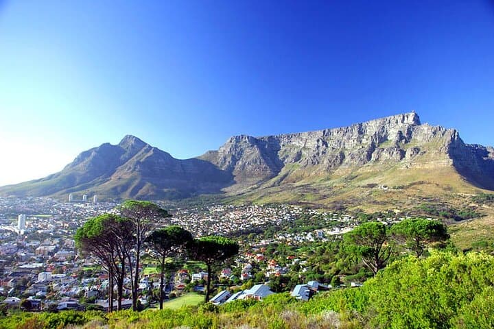 Departure Private Transfer: Cape Town to Cape Town Airport CPT in Van