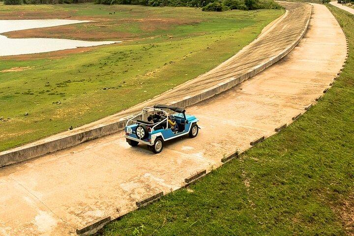 Half Day Hoi An Rural Guided Tour em um carro vintage