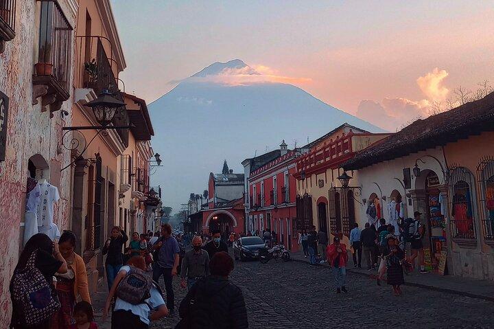 Colonial and Cultural Walk in Antigua Guatemala