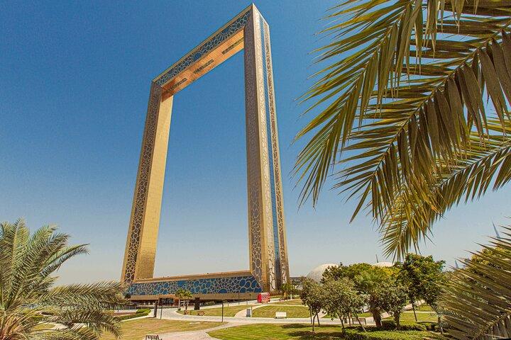 Excursão de meio dia em Dubai com At Top of Burj Khalifa e Desert Safari