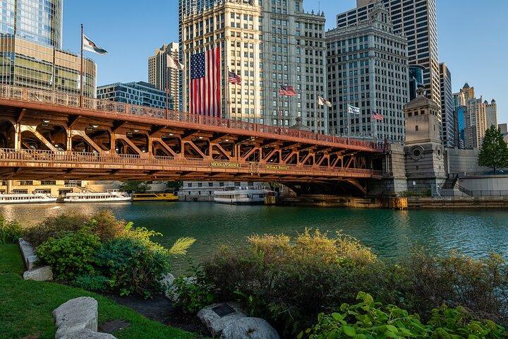 Pacchetto tour audio autoguidato Chicago Riverwalk e Millennium Park