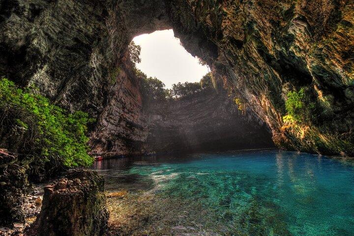 Kystudflugt Melissani Cave og Myrtos Beach Swim stop