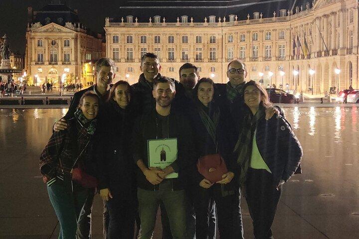 Passeio Noturno de Bordeaux Terminando com delicioso vinho e queijo