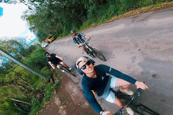 Fahrradtour zu Riesenschildkröten und Lavatunneln auf den Galapagosinseln