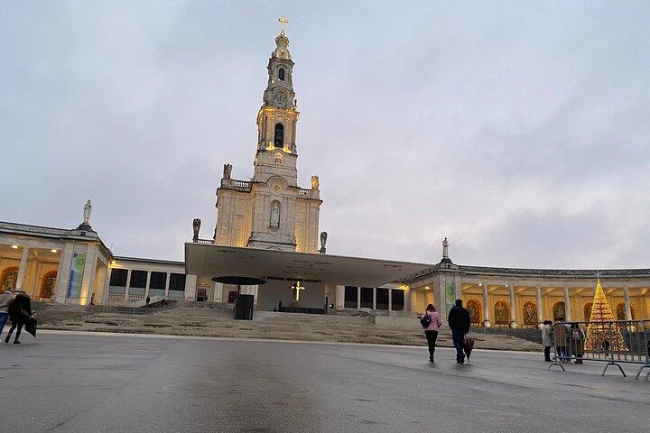 Tour privato da Lisbona a Fatima Nazare e Obidos