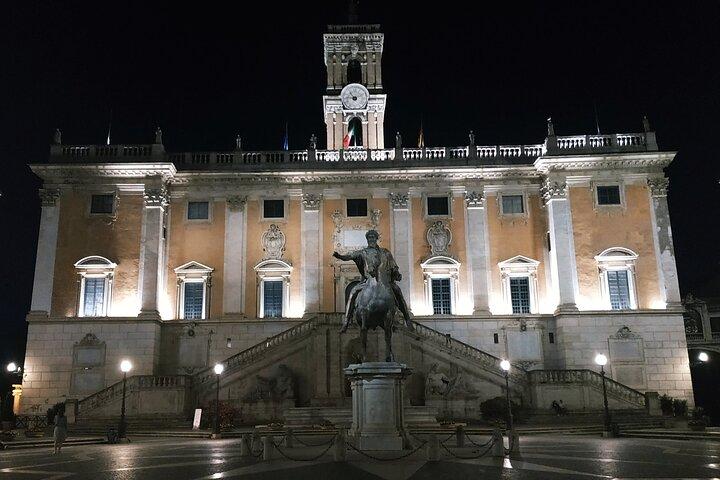 Roma de noche: visita guiada a pie de 2 horas