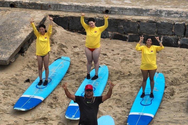 オアフ島ワイキキでのセミプライベートサーフィンレッスン