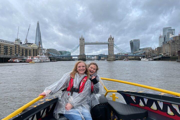 Schnellboot „THAMES BEAST“ vom Tower Millennium Pier – 40 Minuten