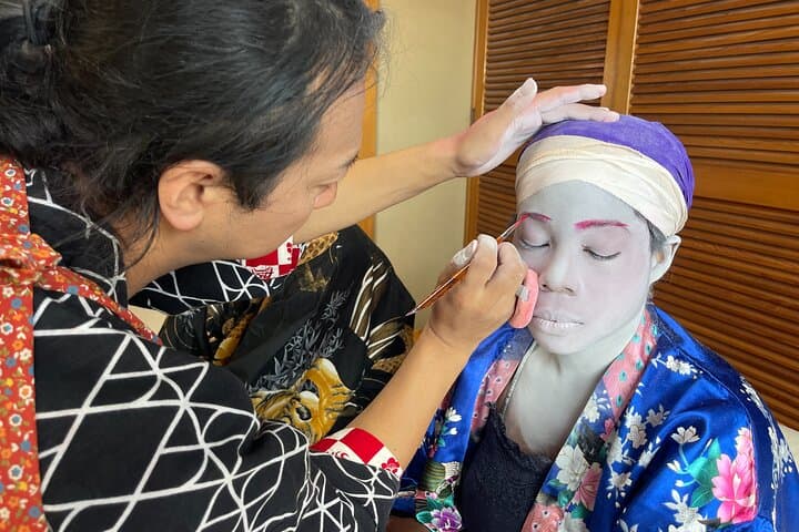 Tokyo Geisha or Oiran Dress-Up Experience and Professional Photos