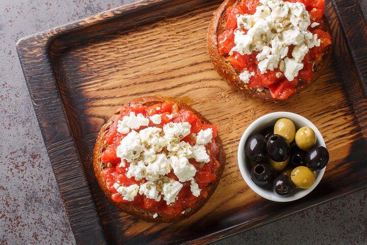 Walking Food Tasting Tour in Chania
