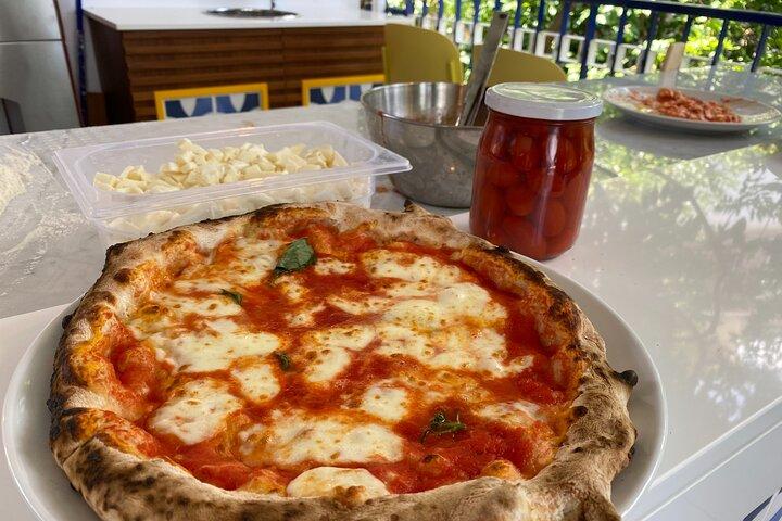 Aktivität der Sorrento Pizza School in Italien