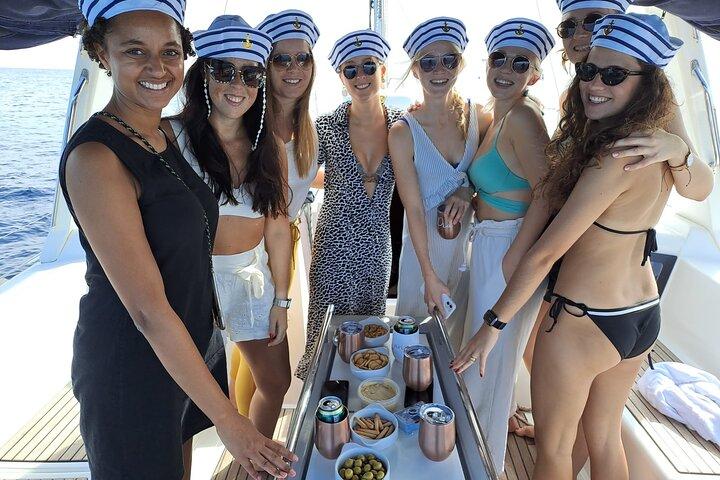 Exclusivo crucero privado de lujo por Barcelona con barra libre