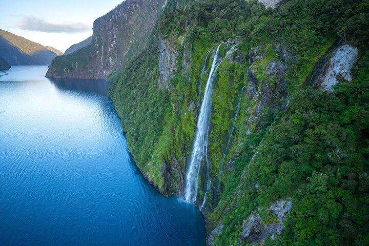 Sutherland Falls Helicopter Scenic Flight fra Milford Sound