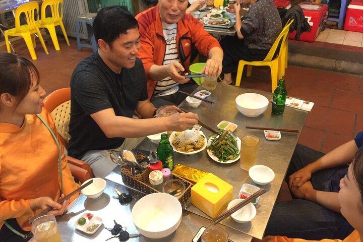女性が率いるハノイバイクツアー:ハノイバイクフードツアー
